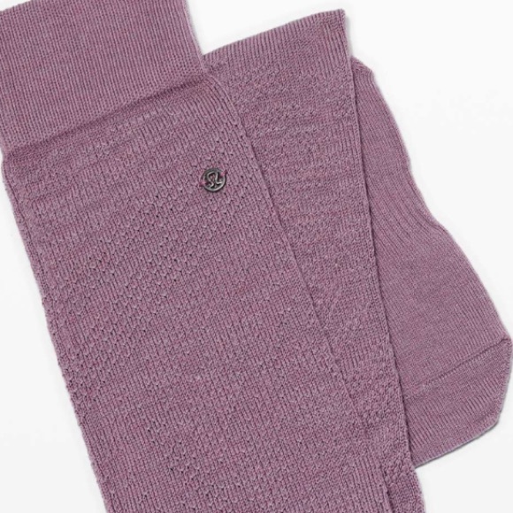 NWT lululemon savasana socks frosted mulberry - Picture 3 of 10